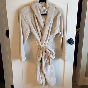 BNWT women’s cozy robe, XS/S/M